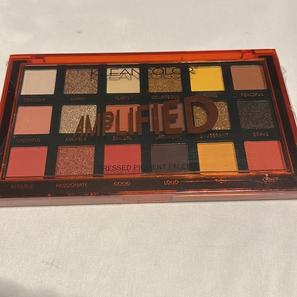 Kleancolor Orange Case 18-Color Eyeshadow Palette Versatile manufacturer seated - Picture 5 of 8